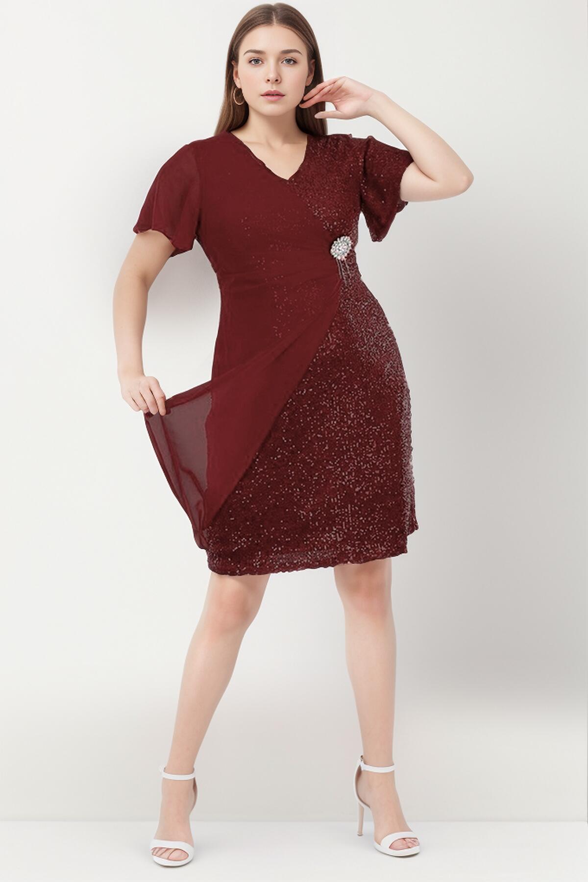 Plus‑Size Midi Dress With Waist Brooch — Burgundy