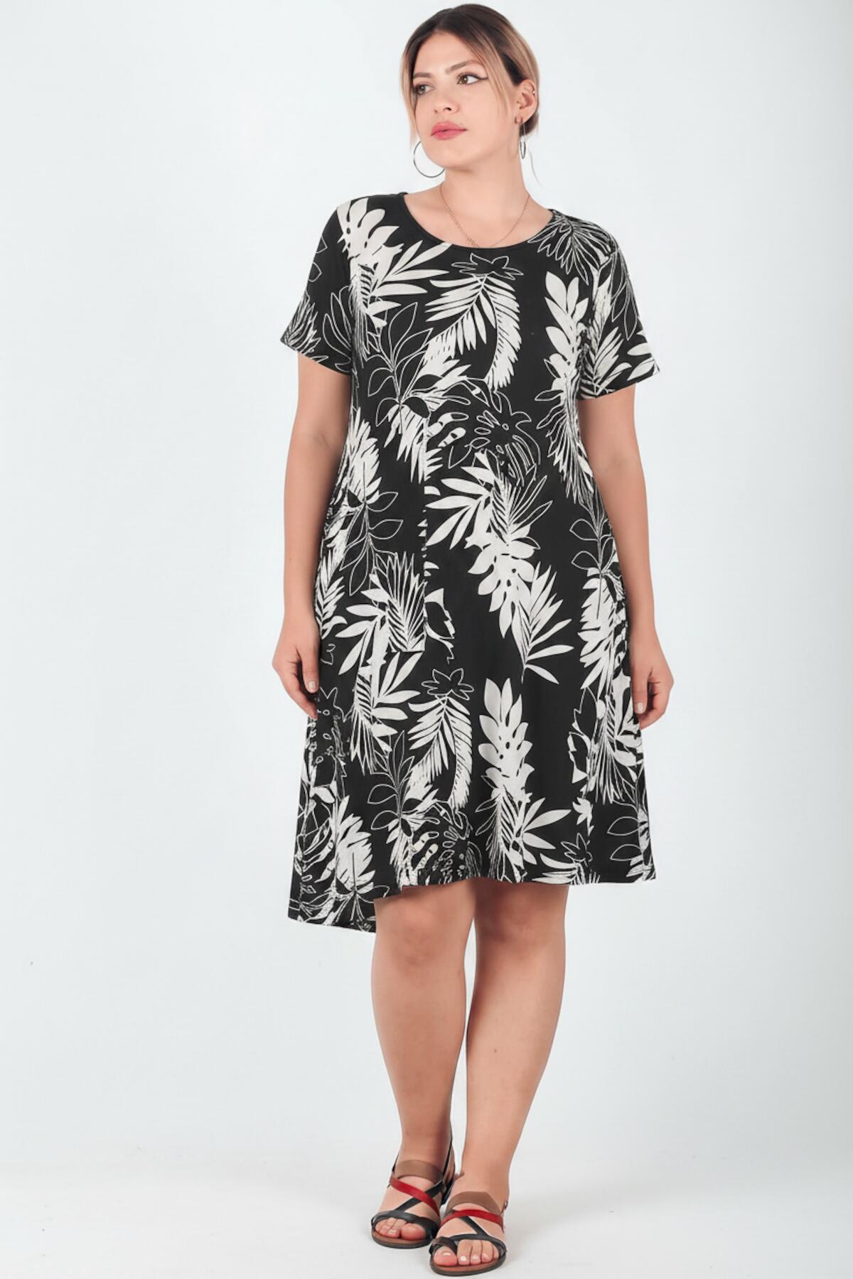 Plus - Size Short - Sleeve Dress — Off - White