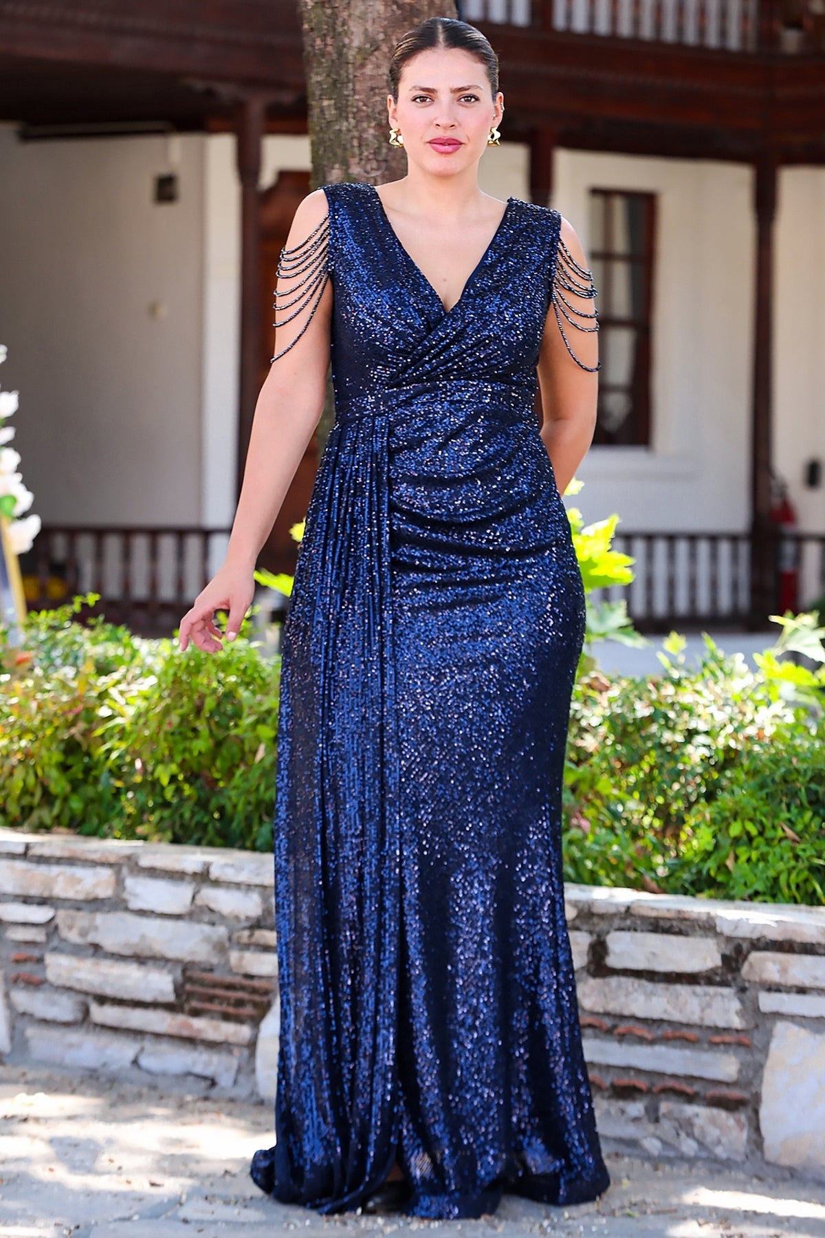 Plus - Size Sequined Evening Dress With Shoulder Chain — Navy