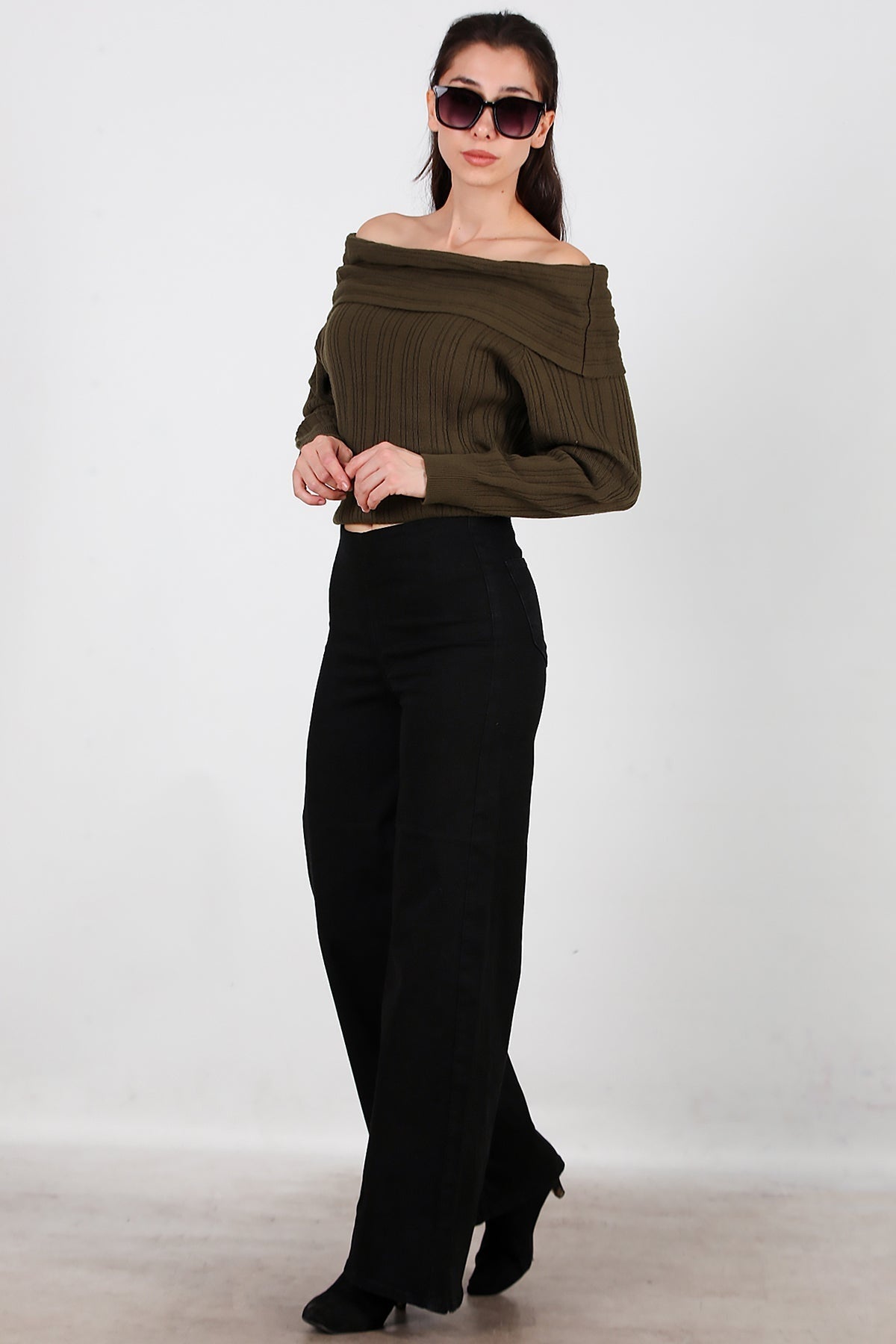 Wide - Leg Jeans With Elastic Waistband — Black