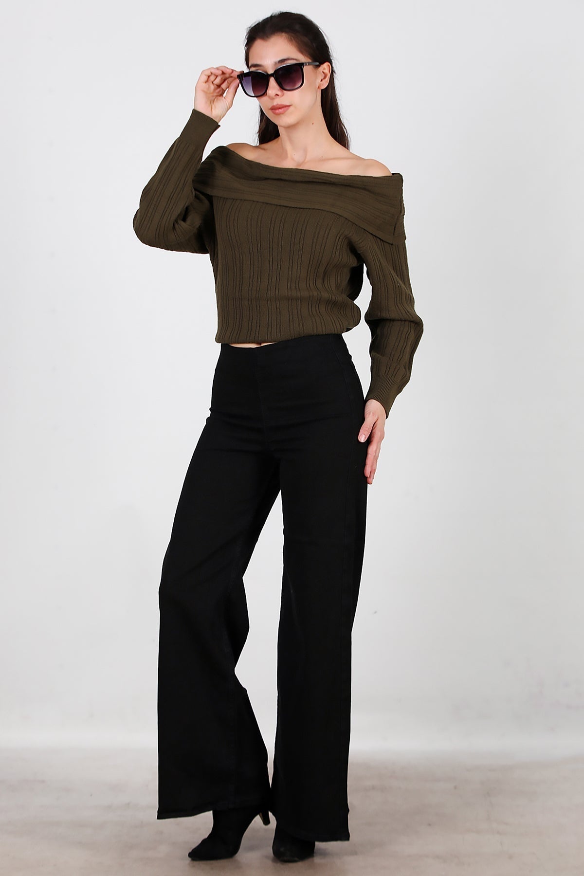 Wide - Leg Jeans With Elastic Waistband — Black