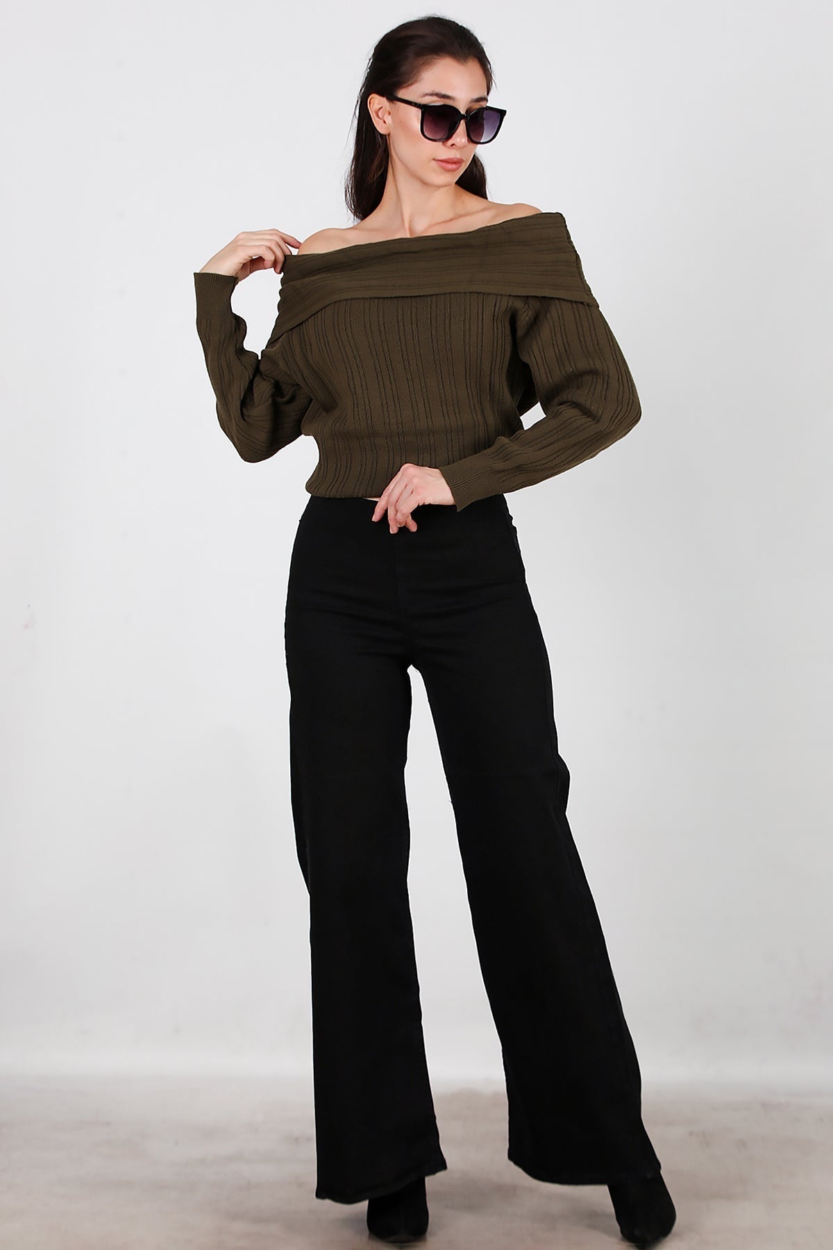 Wide - Leg Jeans With Elastic Waistband — Black