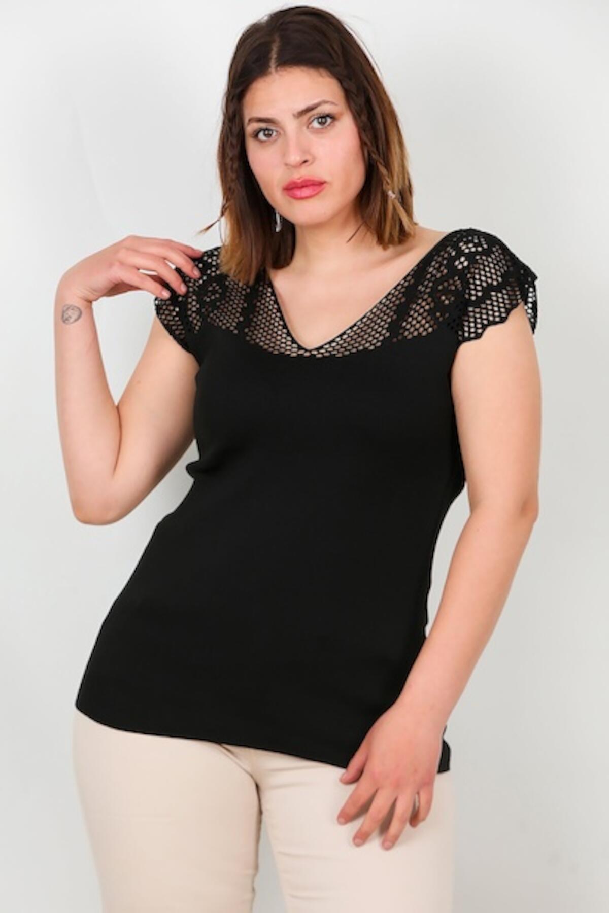 Plus - Size Lace - Detail Shoulder Knit Top — Black