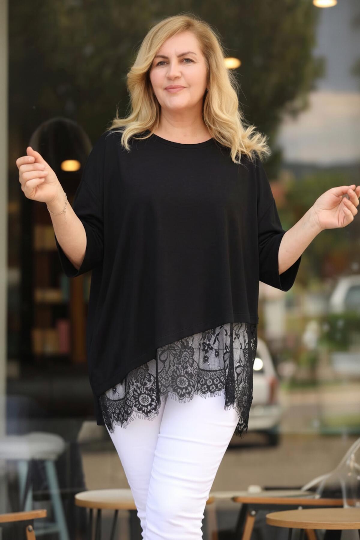Plus - Size Lace - Hem Blouse — Black