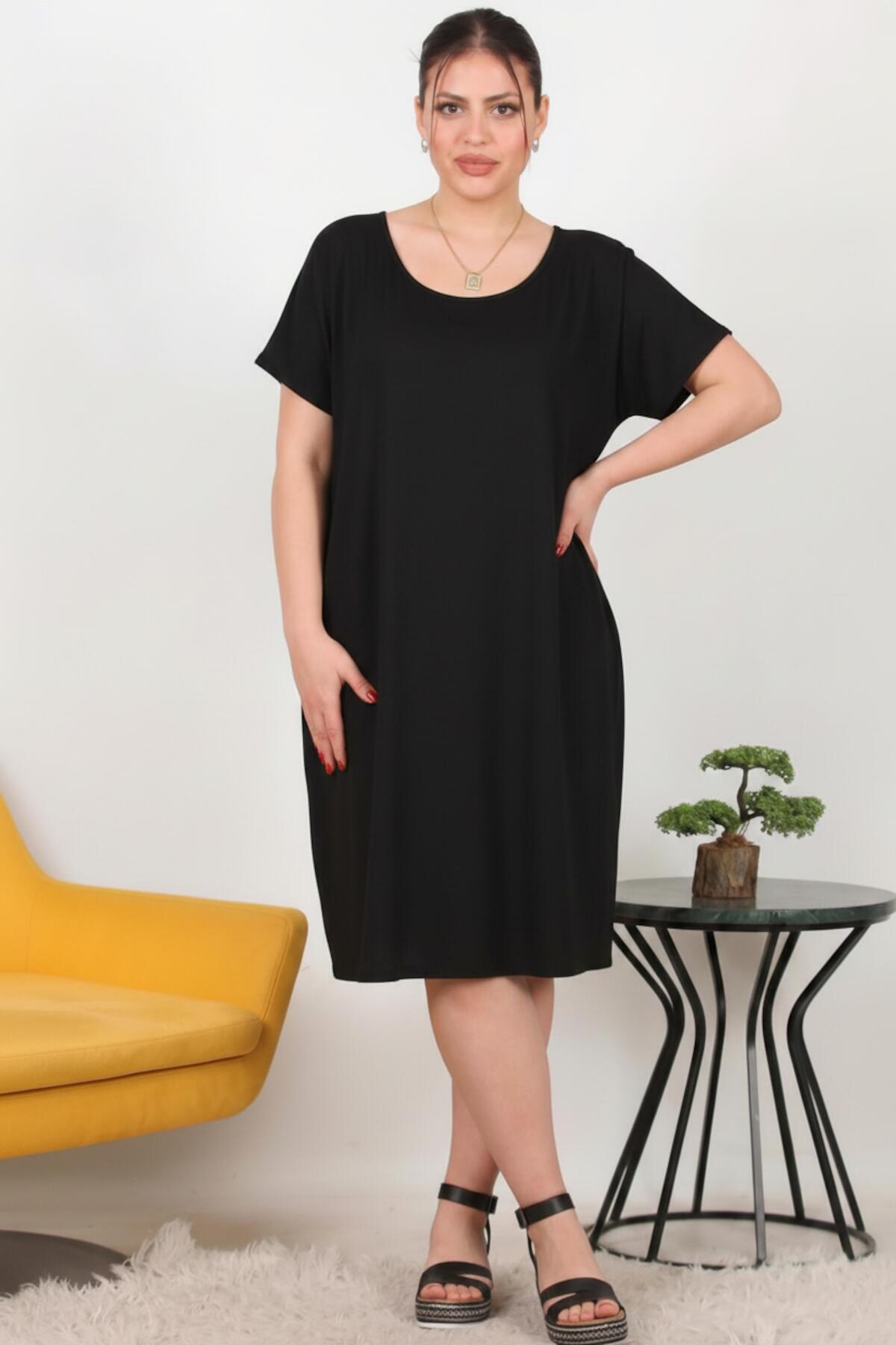 Plus - Size Short - Sleeve Dress With Kangaroo Pocket — Black