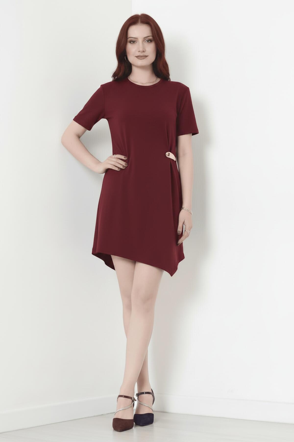 Short‑Sleeve Dress With Accessory Detail — Burgundy