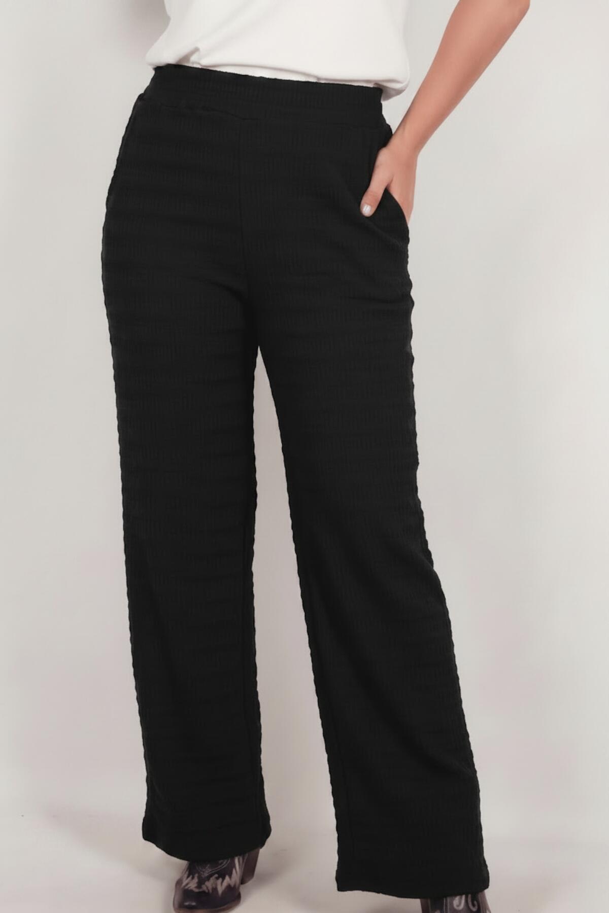 Plus - Size Wave - Pattern Wide - Leg Trousers — Black