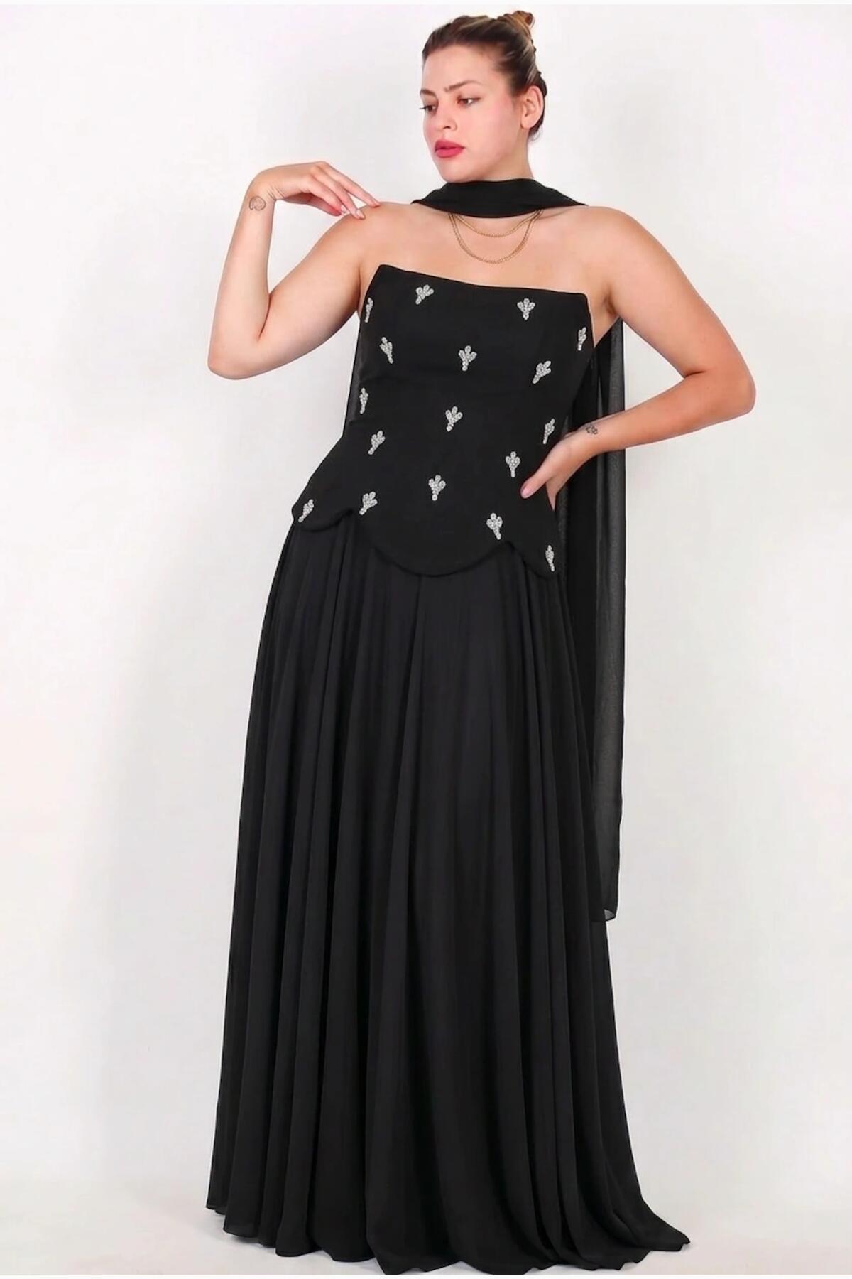 Plus‑Size Crepe Evening Dress With Tulle Skirt And Draped Shawl — Black