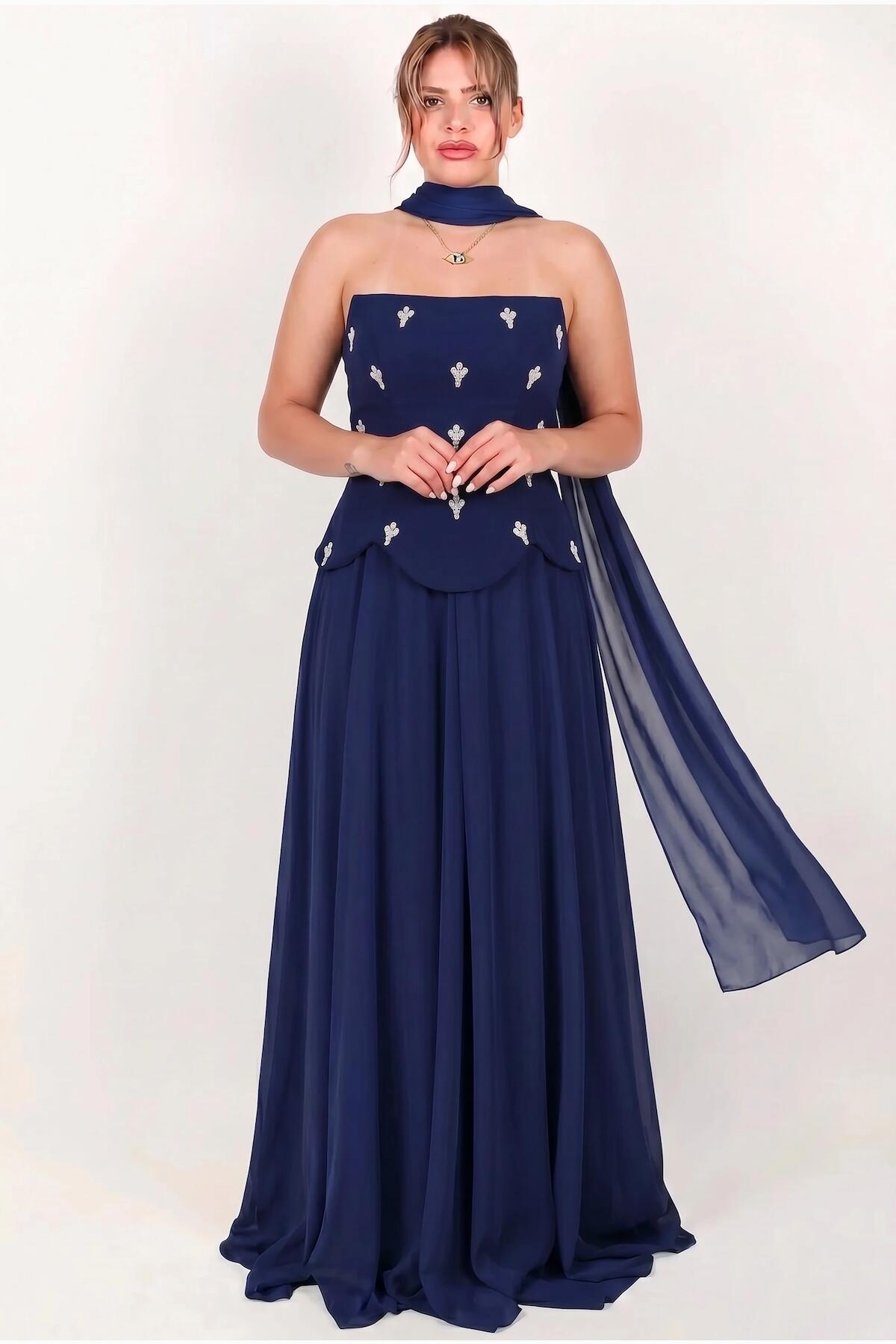 Plus‑Size Crepe Evening Dress With Tulle Skirt & Stone Embellishment — Navy