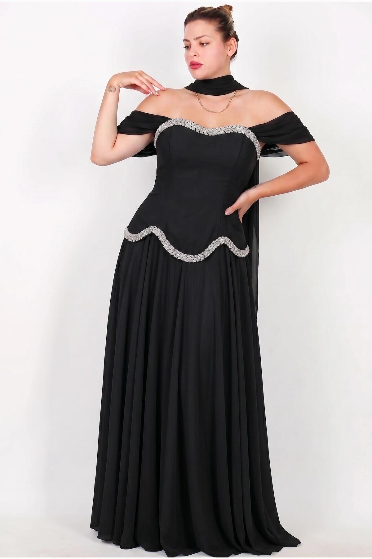 Plus - Size Crepe Evening Dress With Tulle Skirt And Shawl — Black