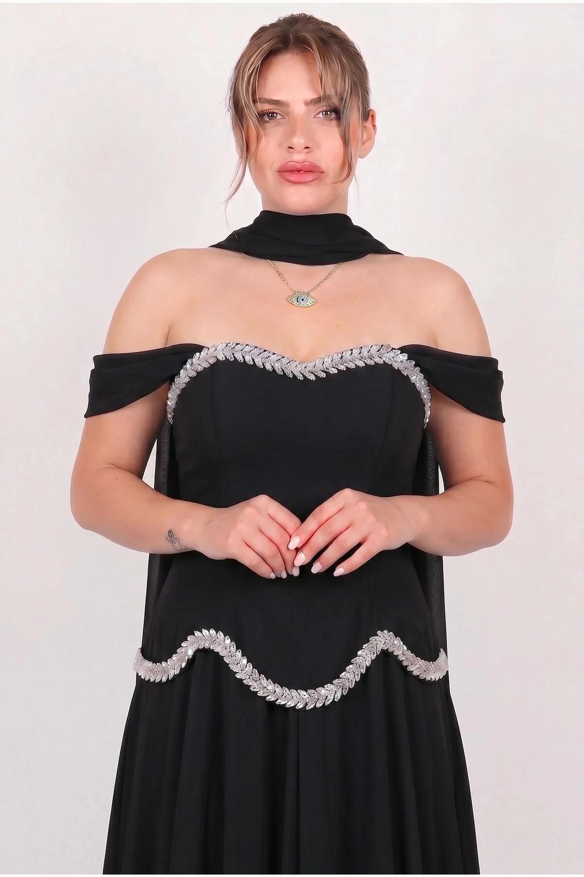Plus - Size Crepe Evening Dress With Tulle Skirt And Shawl — Black