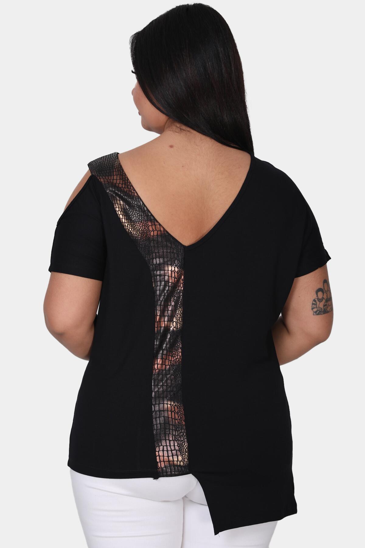 Plus - Size Blouse — Black