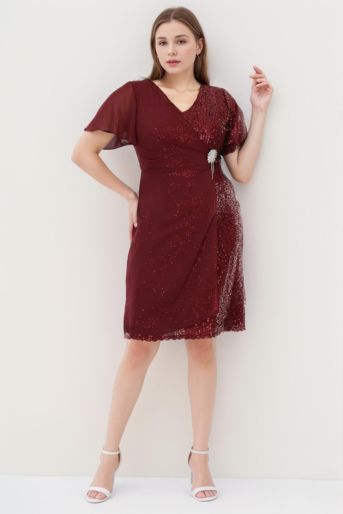 Plus‑Size Midi Dress With Waist Brooch — Burgundy
