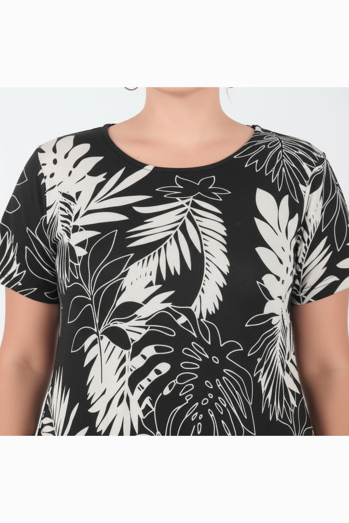 Plus - Size Short - Sleeve Dress — Off - White