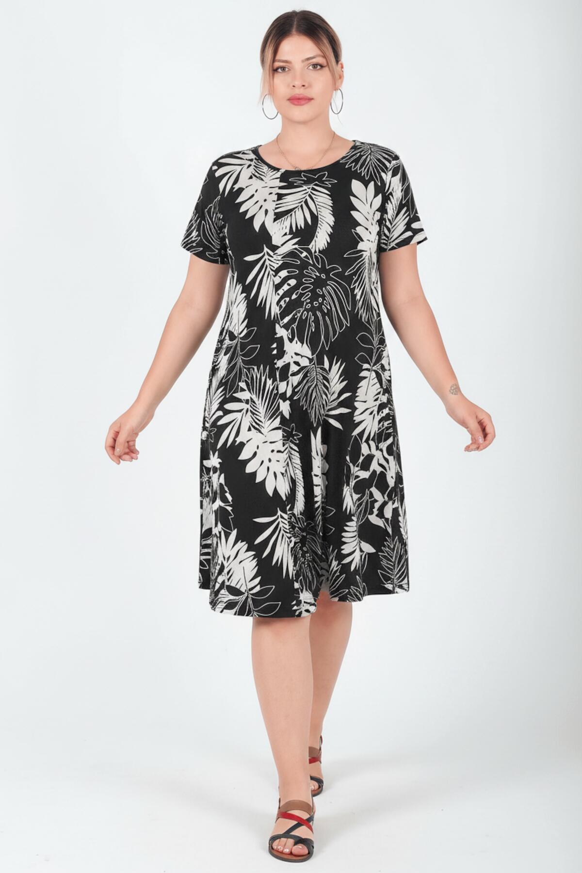Plus - Size Short - Sleeve Dress — Off - White