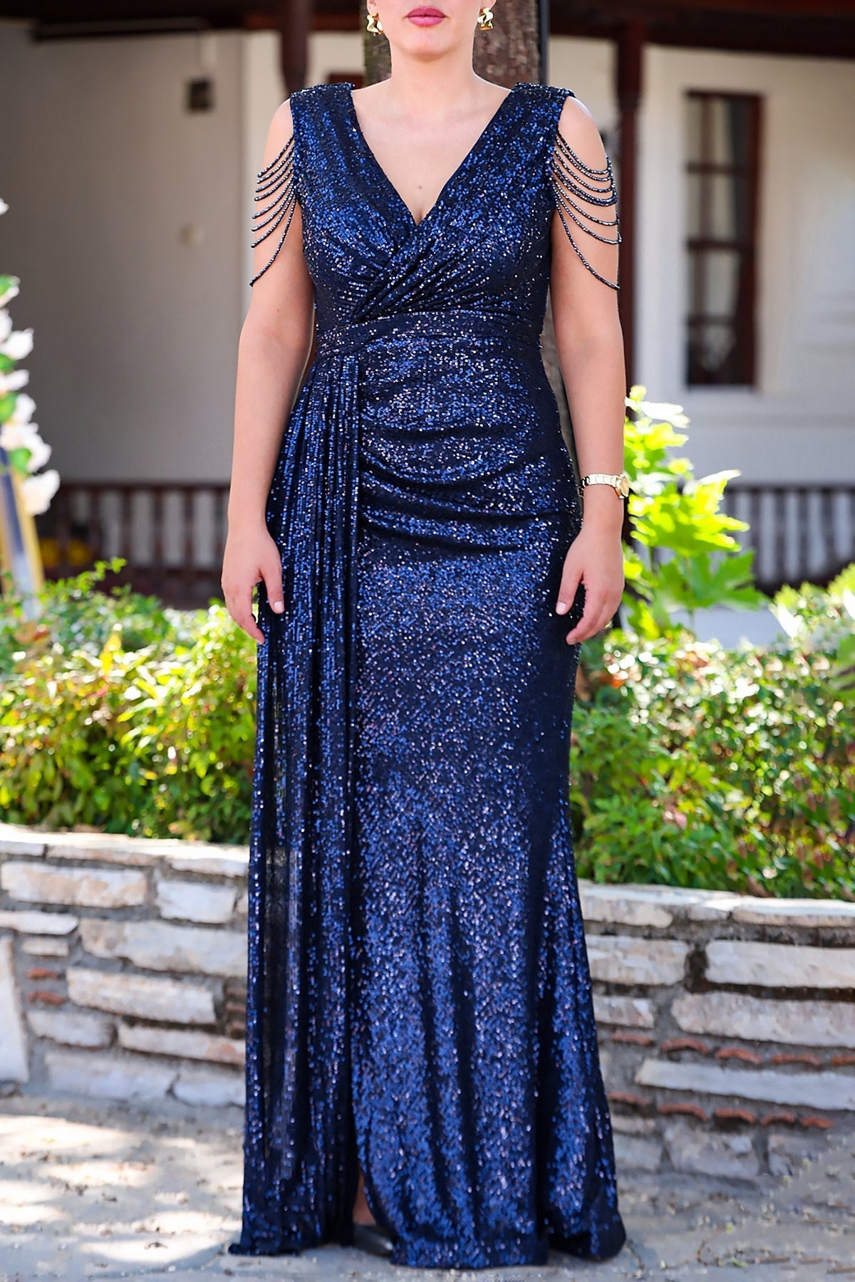 Plus - Size Sequined Evening Dress With Shoulder Chain — Navy