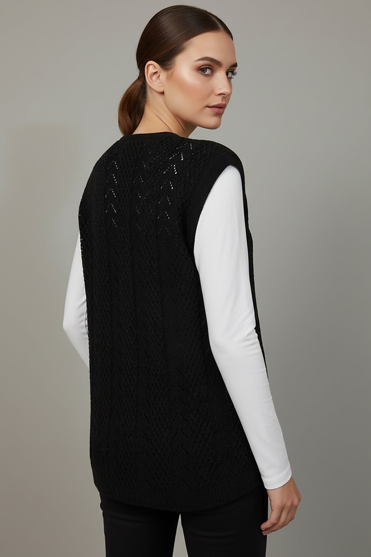 Plus - Size Knit Vest — Black
