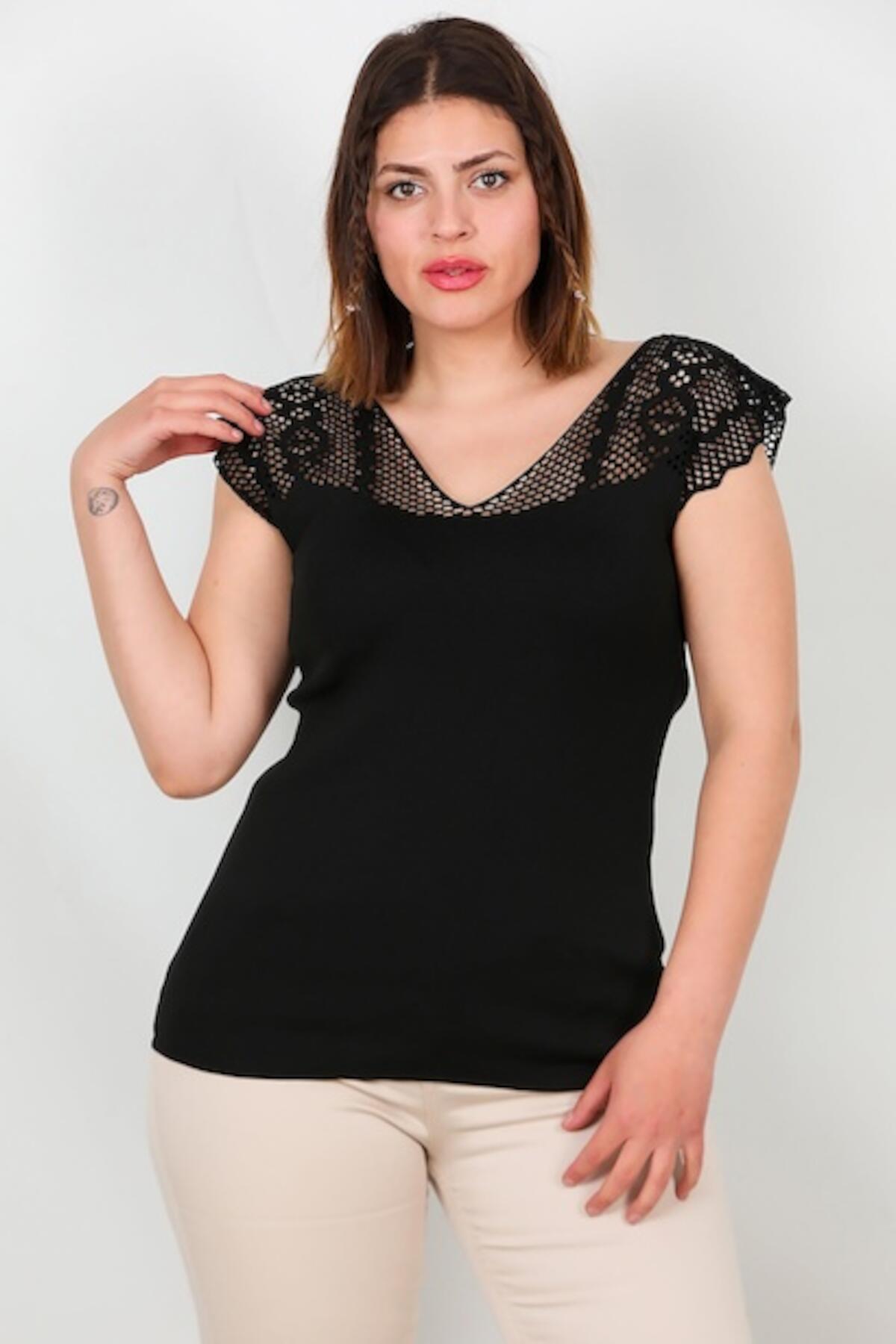 Plus - Size Lace - Detail Shoulder Knit Top — Black