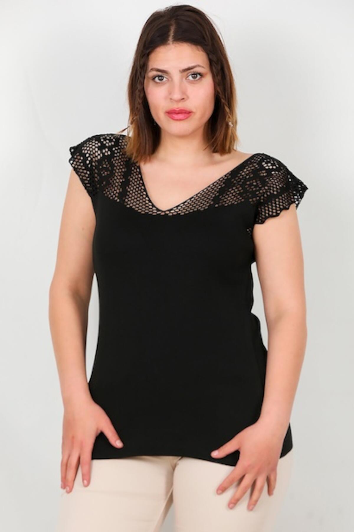 Plus - Size Lace - Detail Shoulder Knit Top — Black