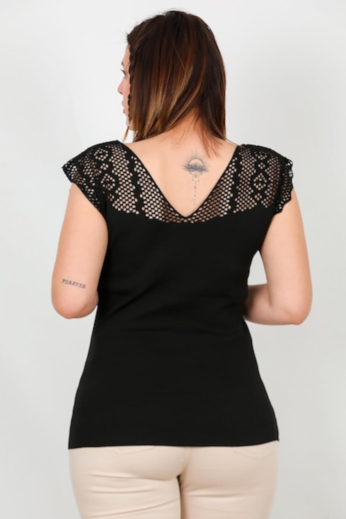 Plus - Size Lace - Detail Shoulder Knit Top — Black