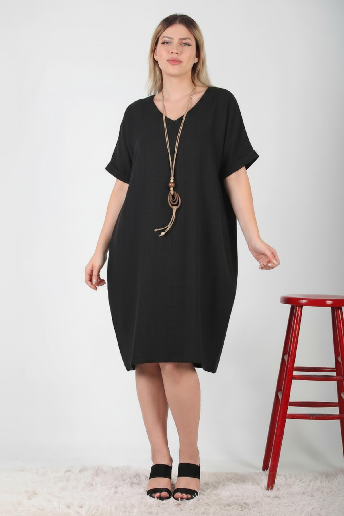 Plus - Size Necklace Dress — Black