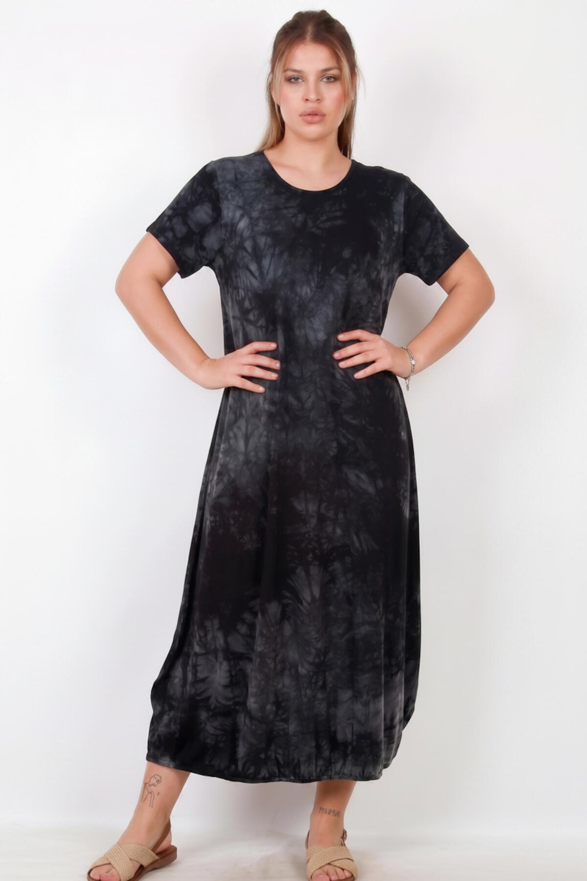 Plus‑Size Short‑Sleeve Dress With Snap Hem — Black