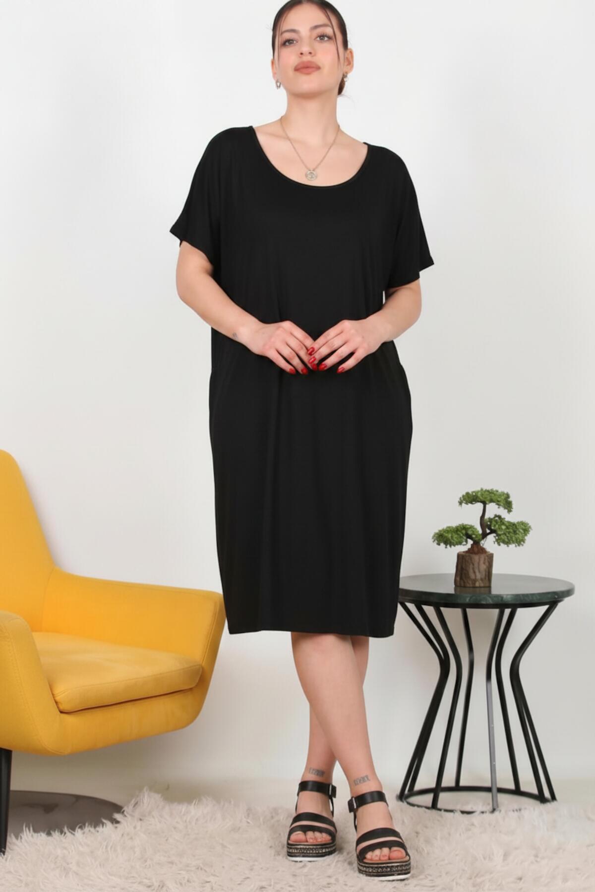 Plus - Size Short - Sleeve Dress With Kangaroo Pocket — Black