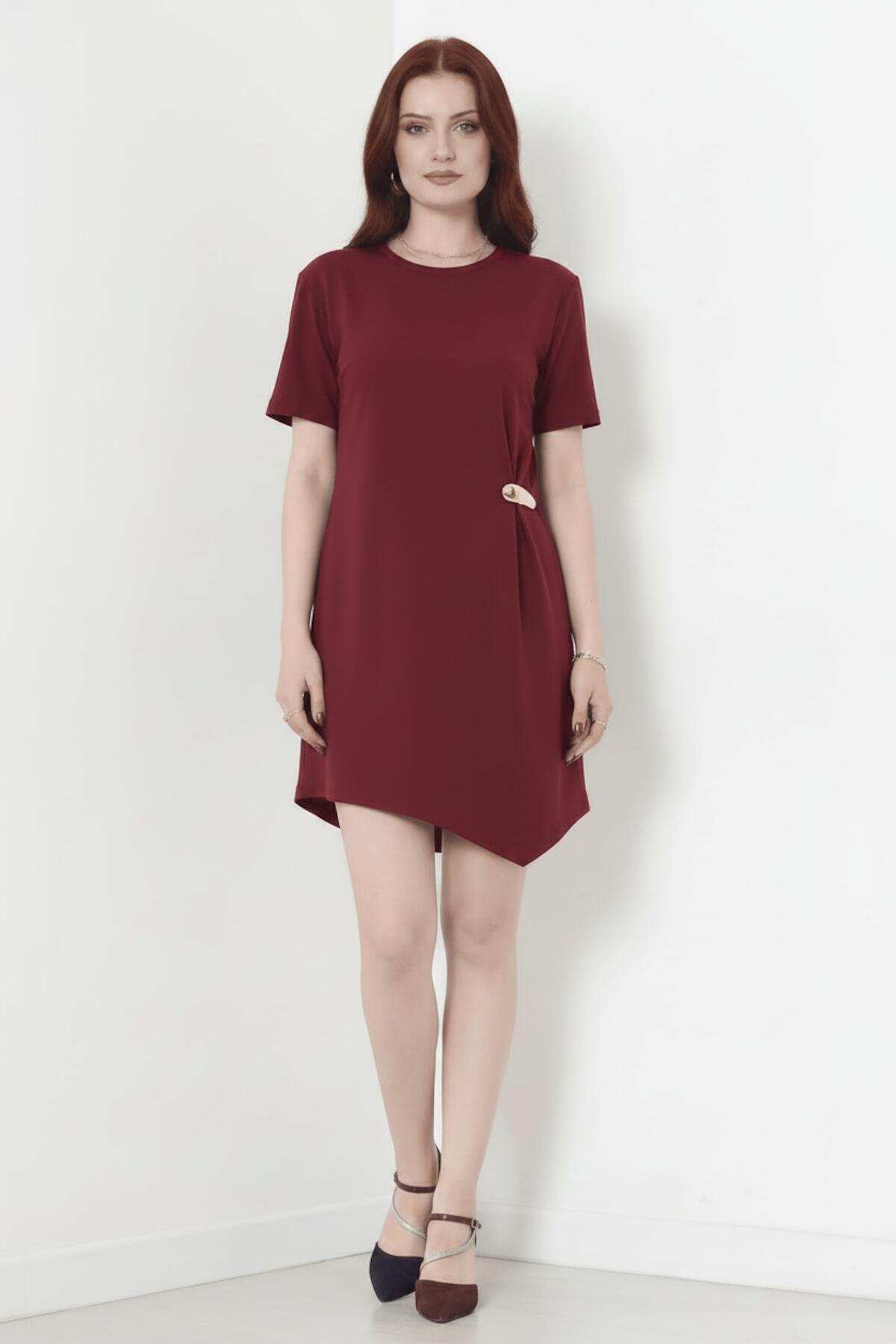 Short‑Sleeve Dress With Accessory Detail — Burgundy