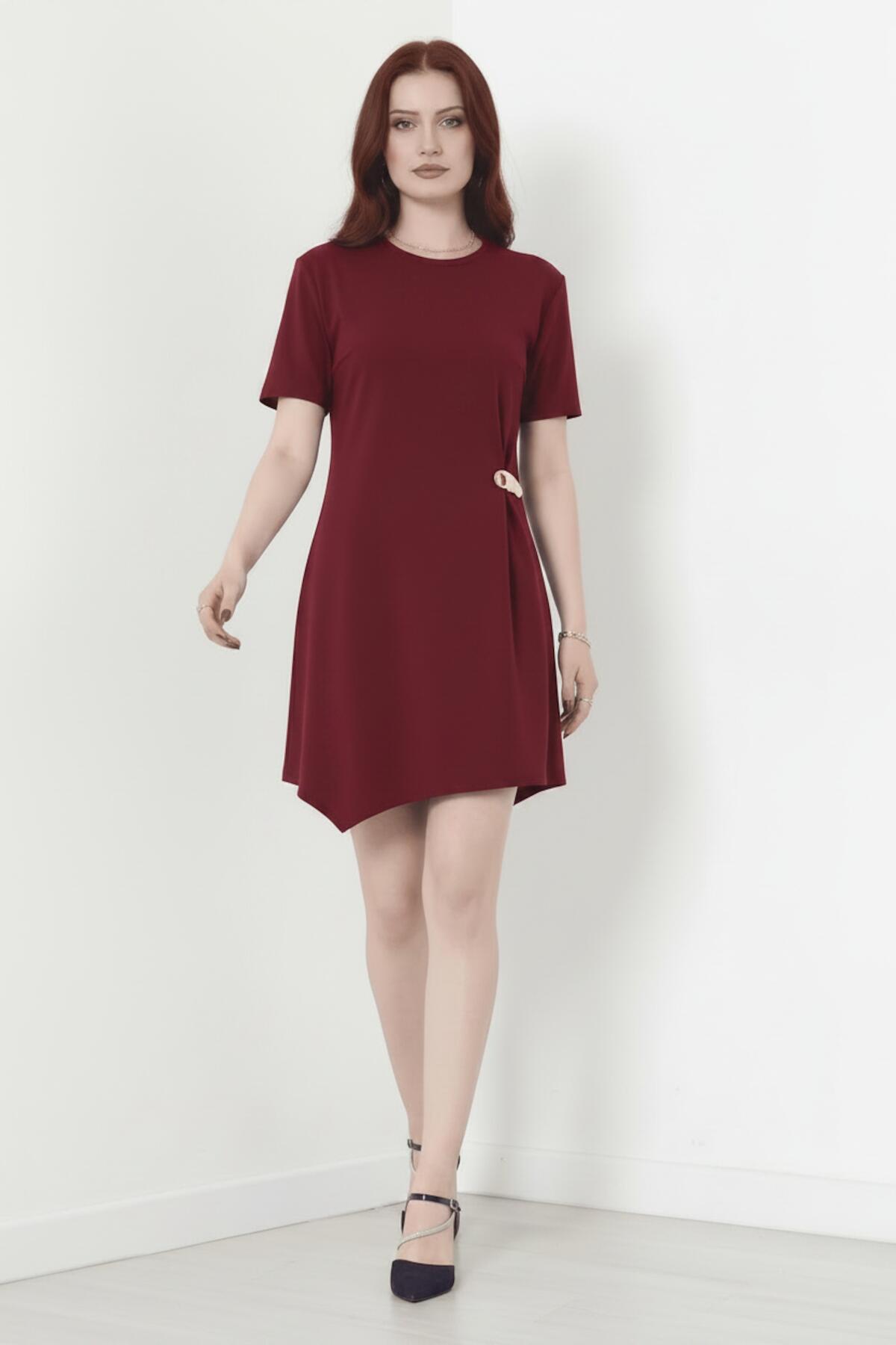 Short‑Sleeve Dress With Accessory Detail — Burgundy