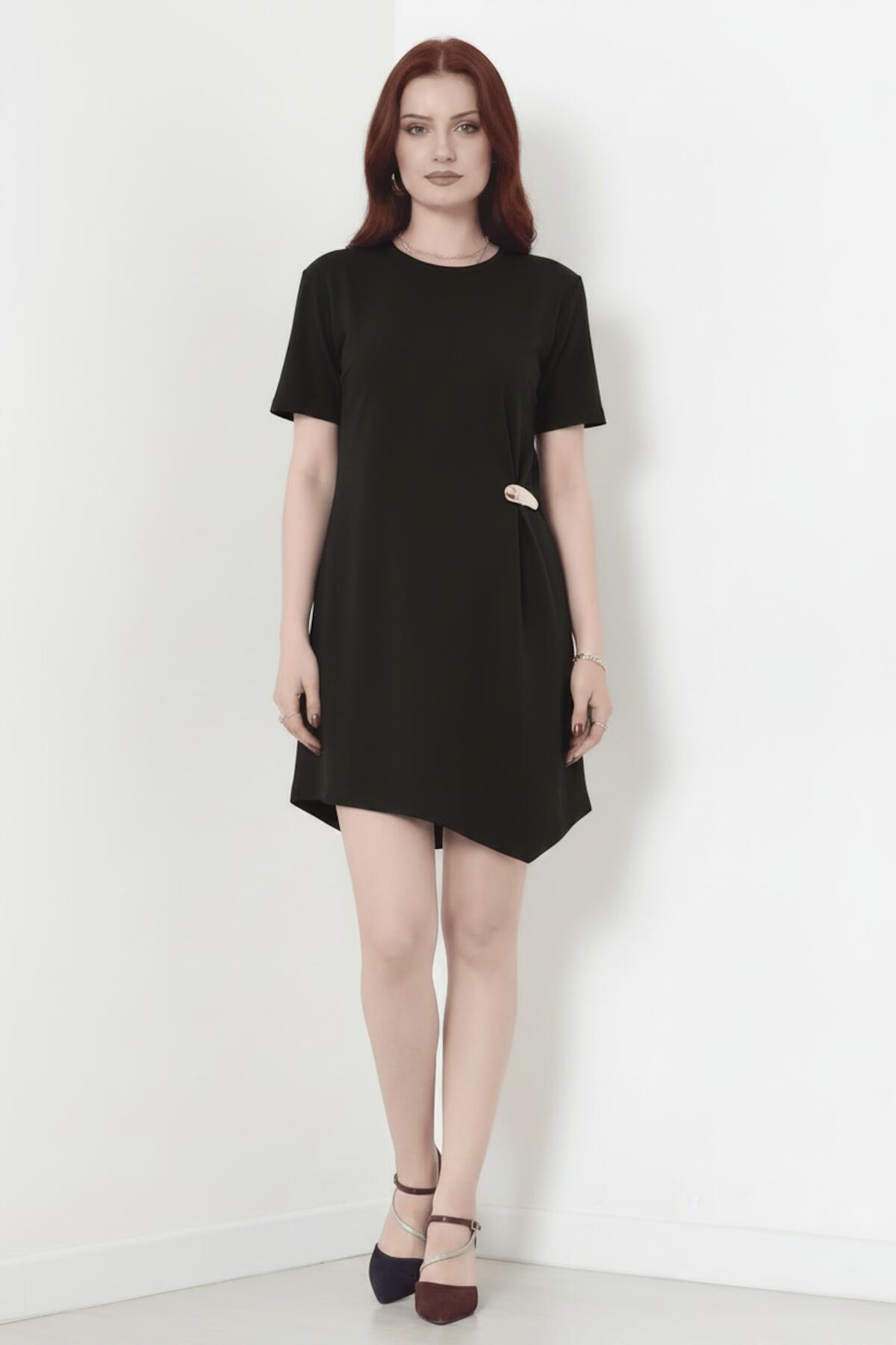 Short‑Sleeve Dress With Accessory Detail — Black