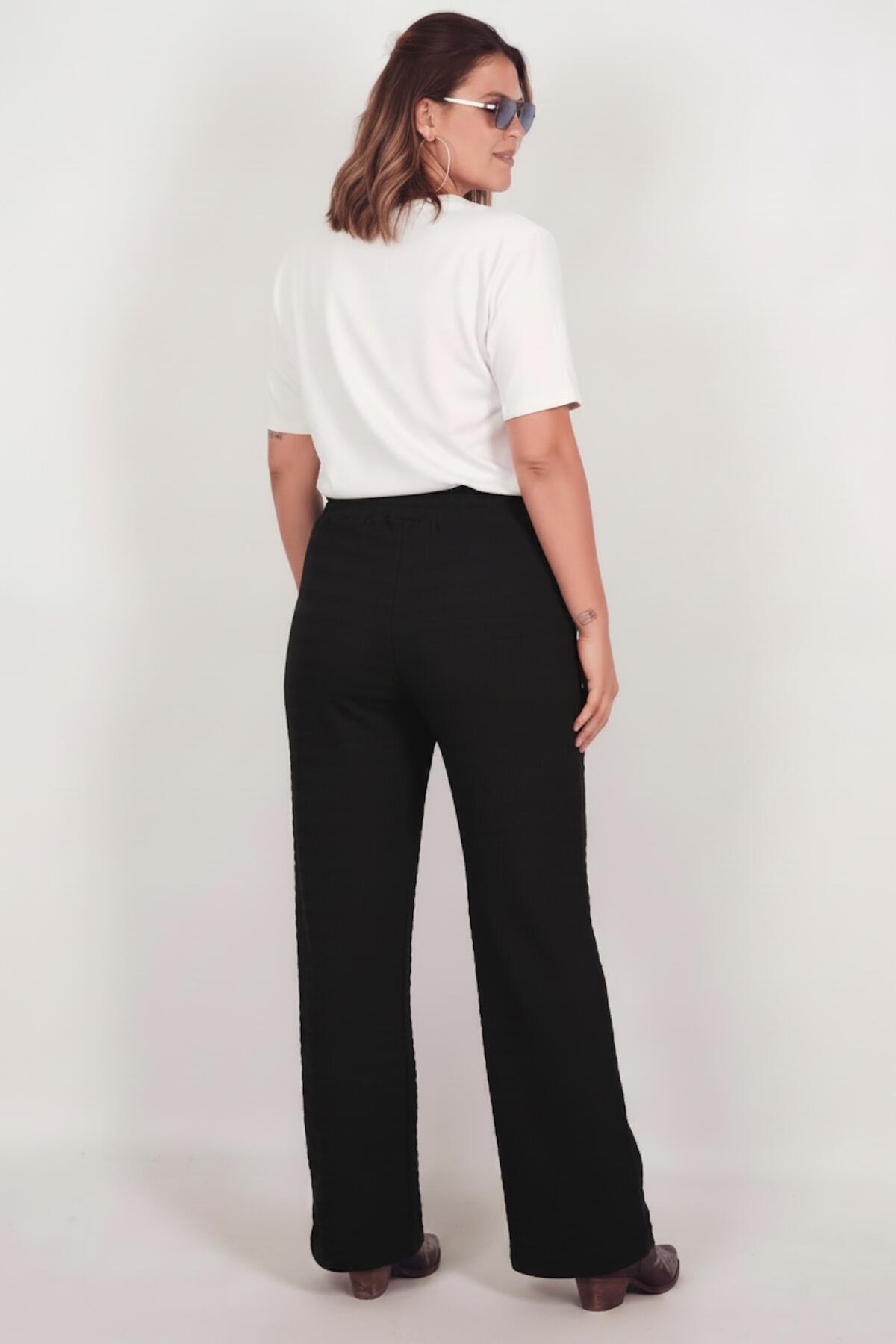 Plus - Size Wave - Pattern Wide - Leg Trousers — Black