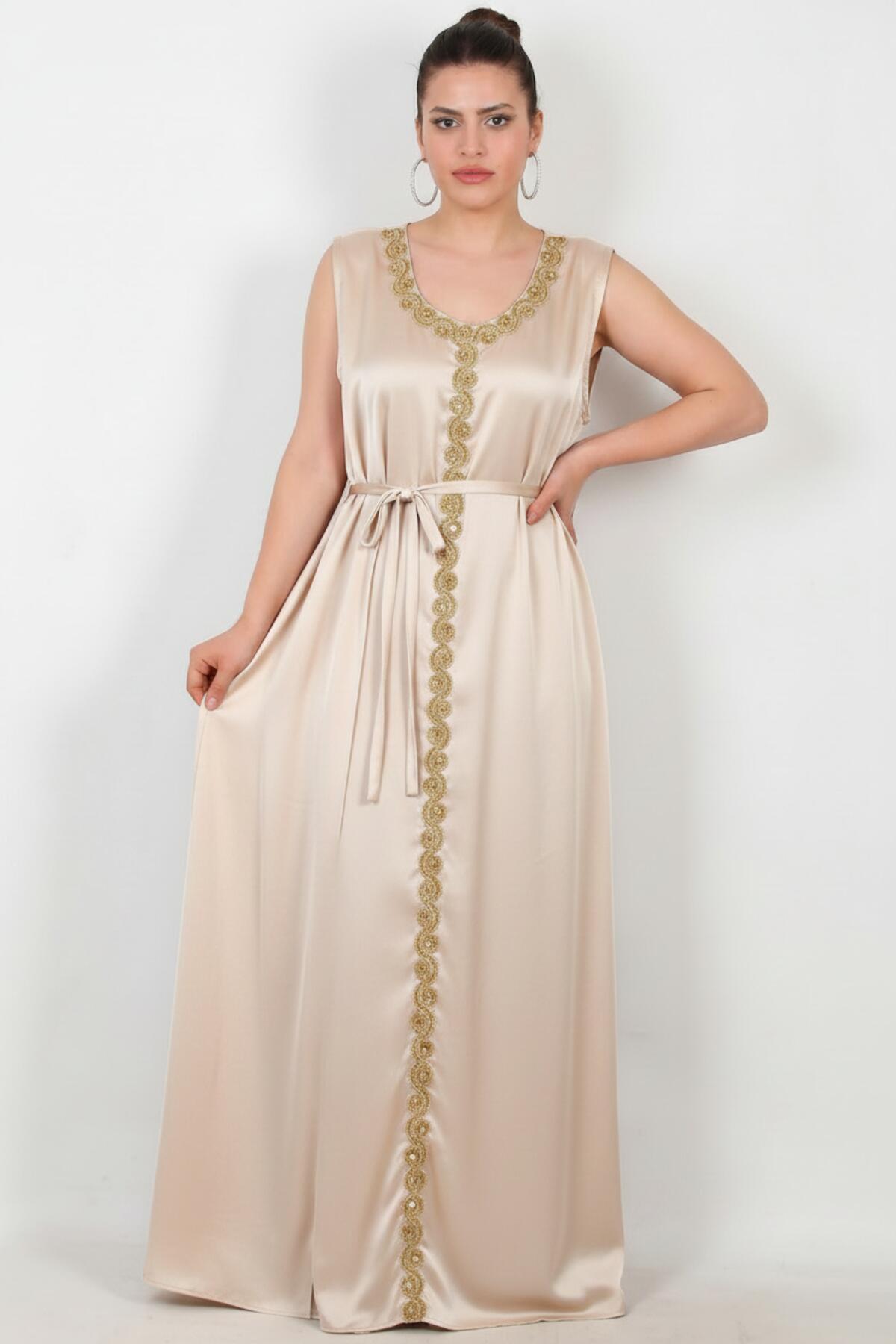 Plus - Size Embroidered Dress — Cream