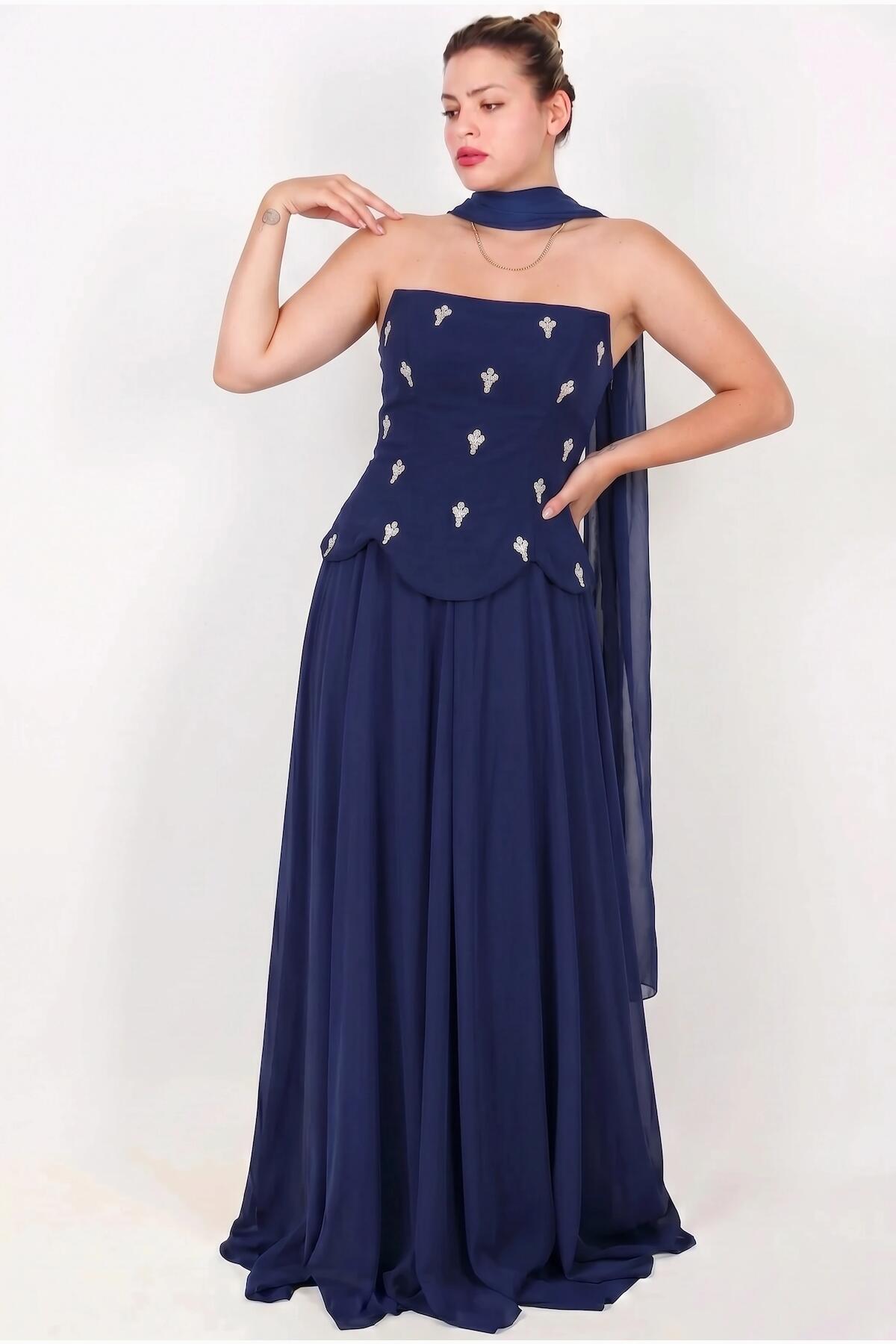 Plus‑Size Crepe Evening Dress With Tulle Skirt & Stone Embellishment — Navy